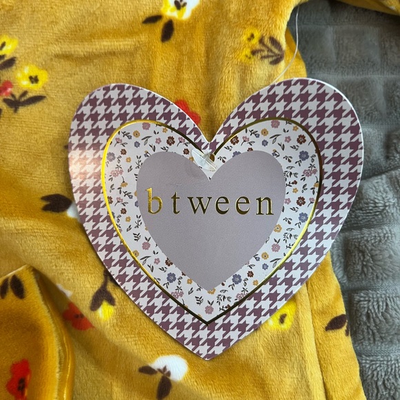 Girls Velour Yellow Floral Pant Set with Ruffle Top Girls size 10 NWT - Picture 4 of 7